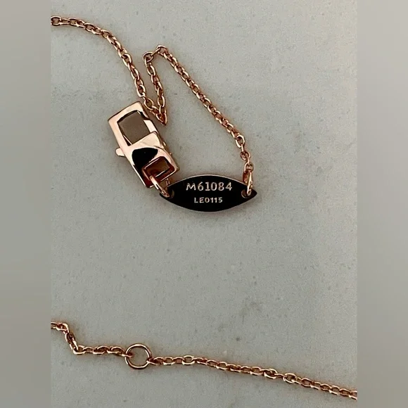 Louis Vuitton Color Blossom BB Mother Of Pearl Diamond Star Pendant in 18K RG - Picture 6 of 16